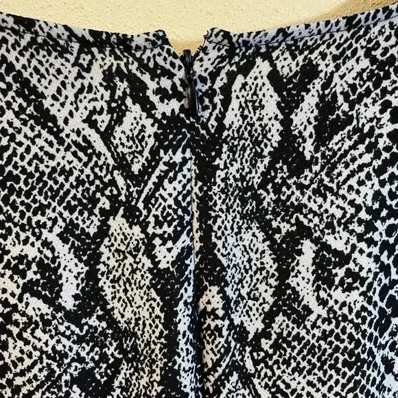 Who What Wear Size XXL Black Ruffle Sleeve Dress Snakeprint Sleeveless Zipper - Picture 6 of 7